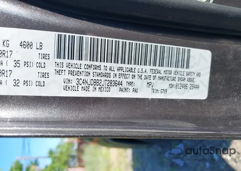 2018 Jeep Compass Latitude 4X4 z USA, uszkodzony, nr VIN 3C4NJDBB2JT283644